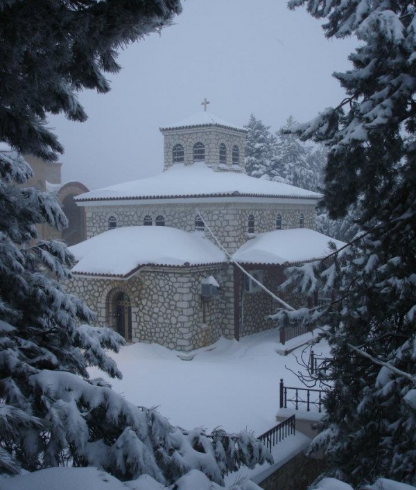 Βέροια: Η Παναγία Σουμελά καλύφθηκε από χιόνι - ΦΩΤΟ