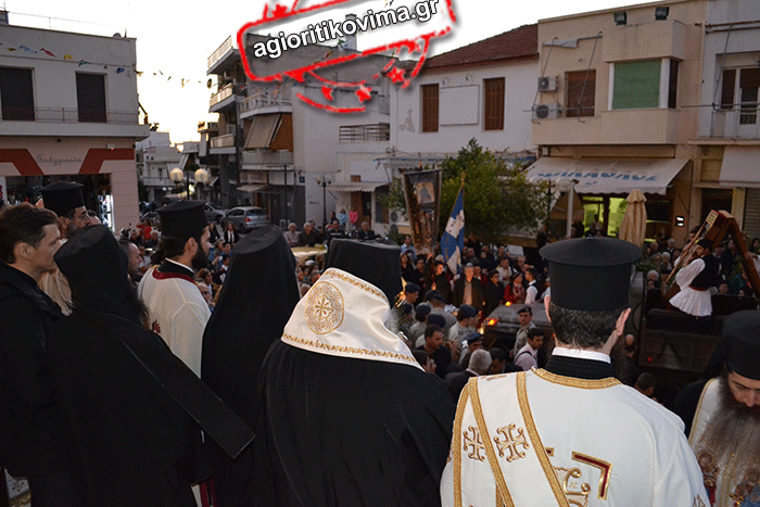 Сотни верующих и представителей духовенства приветствовали образ Богородицы "Парамифия (Увещание, Ватопедская, Отрада и утешение)" в Афинском районе Агиос Димитриос
