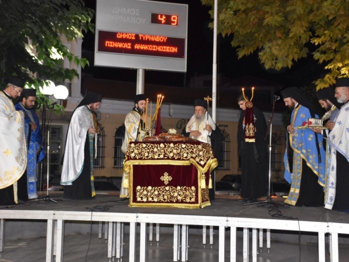 ΠΑΝΗΓΥΡΙΚΟΣ-ΕΣΠΕΡΙΝΟΣ-ΣΤΗΝ-ΠΟΛΗ-ΤΟΥ-ΤΥΡΝΑΒΟΥ-14-1140x855.jpg