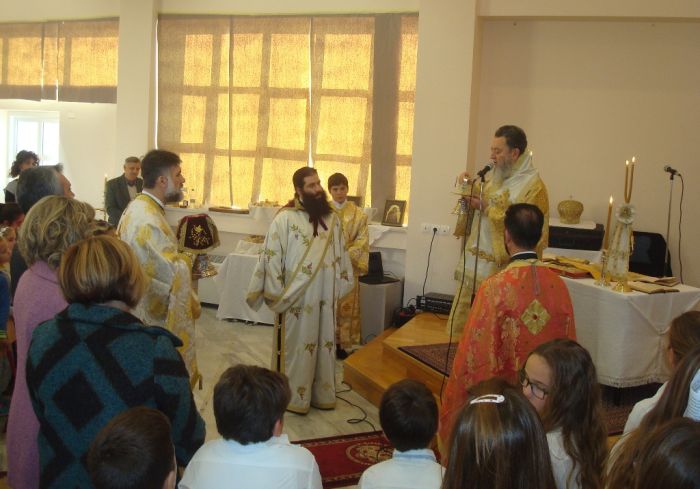 Theia Leitourgia sto 24o Dimotiko 22.12.2015 004.JPG