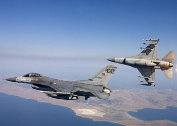 Τουρκικά μαχητικά πέταξαν πάνω από τις Οινούσσες