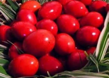 Τι συμβολίζουν τα κόκκινα αυγά που βάφουμε την Μ. Πέμπτη