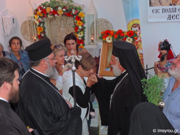 Σύρου Δωρόθεος: Ο Άγιος Γεώργιος και ο Άγιος Φανούριος φρουρούν τη "Θερμοπύλη" της πίστης (ΦΩΤΟ)