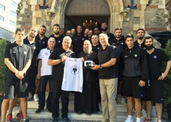 Η ομάδα μπάσκετ του ΠΑΟΚ στις Ορθόδοξες Εκκλησίες της Σμύρνης (ΦΩΤΟ)