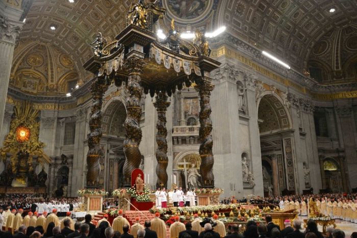 Χριστουγεννιάτικη λειτουργία από τον Πάπα στον Αγιο Πέτρο της Ρώμης (ΦΩΤΟ)