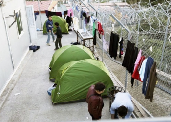 Απάνθρωπες συνθήκες για τους μετανάστες στο hotspot της Σάμου (ΒΙΝΤΕΟ)