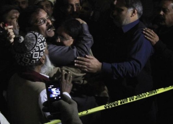 70 νεκροί από την επίθεση του ISIS σε λατρευτικό χώρο στο Πακιστάν