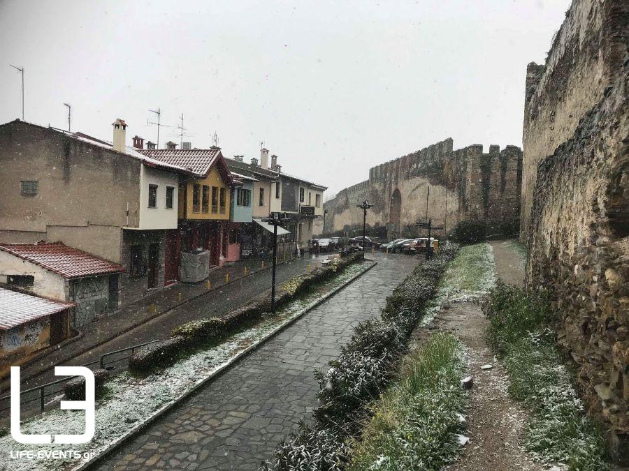 Καιρός Θεσσαλονίκη: Κλειστά σχολεία- Που χιονίζει τώρα