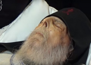 Η ευλυγισία του οσίου γέροντα Νεκταρίου Βιτάλη σε βίντεο