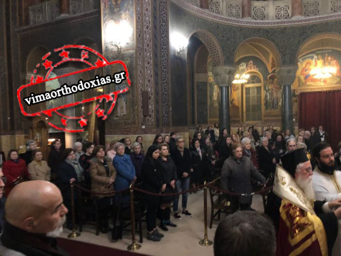 Πλήθη Αθηναίων στους Χαιρετισμούς της Παναγίας στον Αγιο Διονύσιο Αρεοπαγίτη (ΦΩΤΟ)