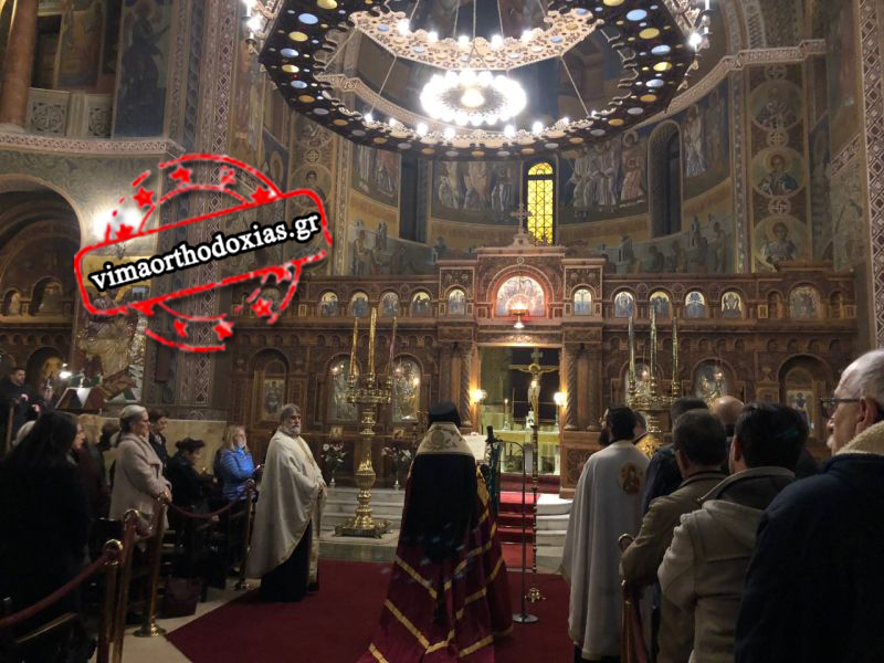 Πλήθη Αθηναίων στους Χαιρετισμούς της Παναγίας στον Αγιο Διονύσιο Αρεοπαγίτη (ΦΩΤΟ)