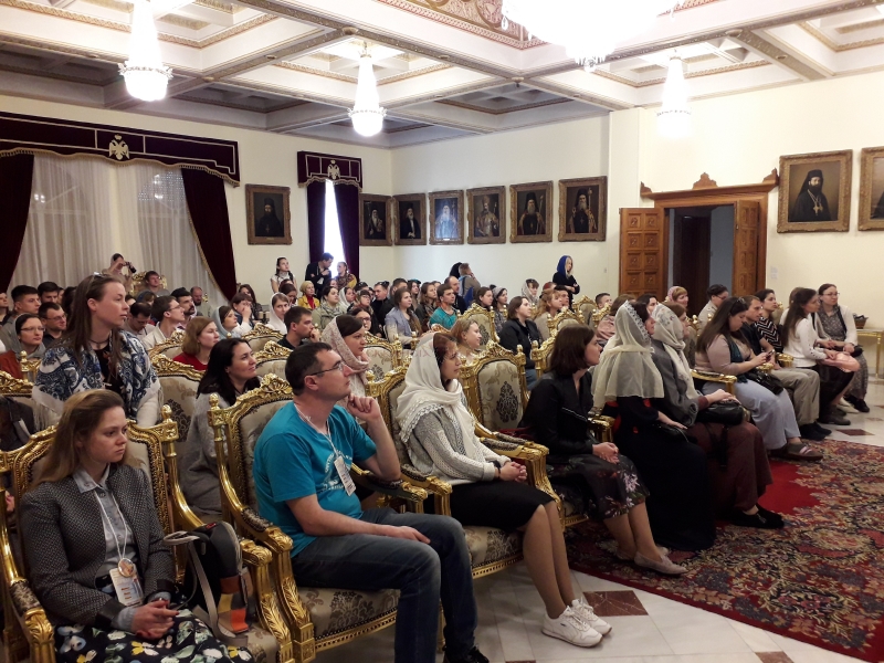 Ο Κύπρου Χρυσόστομος με νέους του Διεθνούς Ορθοδόξου Φεστιβάλ «Αδέλφια» (ΦΩΤΟ)