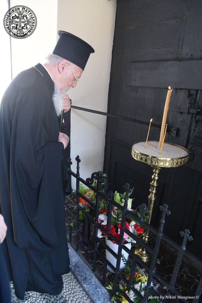 Ο Οικουμενικός Πατριάρχης τίμησε τη μνήμη του προκατόχου του Γρηγορίου Ε’ (ΦΩΤΟ)