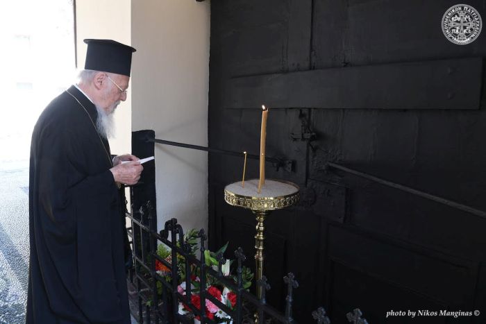Ο Οικουμενικός Πατριάρχης τίμησε τη μνήμη του προκατόχου του Γρηγορίου Ε’ (ΦΩΤΟ)