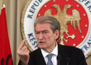 Πρώην πρωθυπουργός Αλβανίας: «Να καταργηθεί ο εορτασμός του ΟΧΙ στη Βόρειο Ήπειρο»