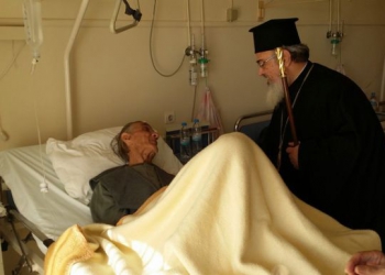 Επισκέψεις αγάπης σε ασθενείς και γέροντες του Πρεβέζης Χρυσόστομου (ΦΩΤΟ)
