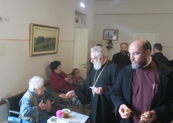 Επίσκεψη του Σύρου Δωρόθεου και του Επισκόπου ΡΚαθολικών Σύρου σε οίκο ευγηρίας