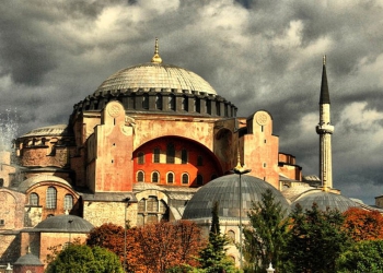 Σαν σήμερα: Θυρανοίξια της Αγίας Σοφίας Κωνσταντινουπόλεως