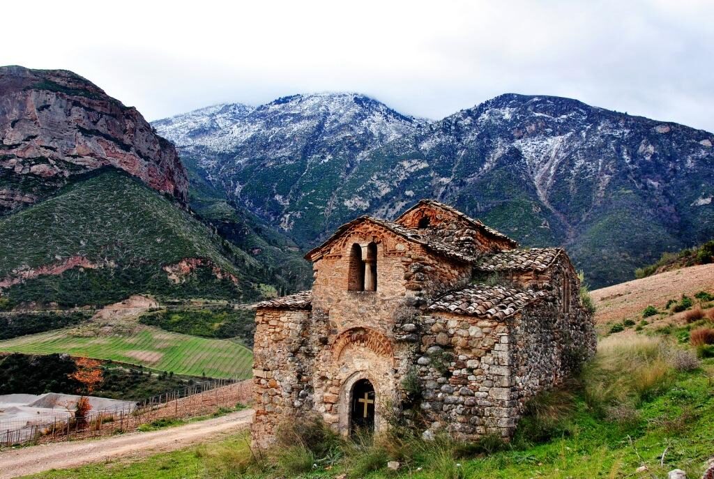Ι.Μ.Καλαβρύτων: Εργασίες αναστήλωσης στον βυζαντινό ναό Αγίου Νικολάου