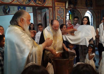 Βαπτίσεις Παιδιών Ρομά από τον Επίσκοπο Κερνίτσης