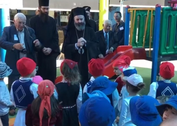 Μικρά Ελληνόπουλα της Αυστραλίας ψάλλουν τον Εθνικό Υμνο στον Αρχιεπίσκοπο (ΒΙΝΤΕΟ)