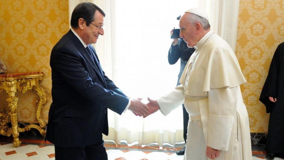 Ο Αναστασιάδης κάλεσε τον Πάπα στην Κύπρο