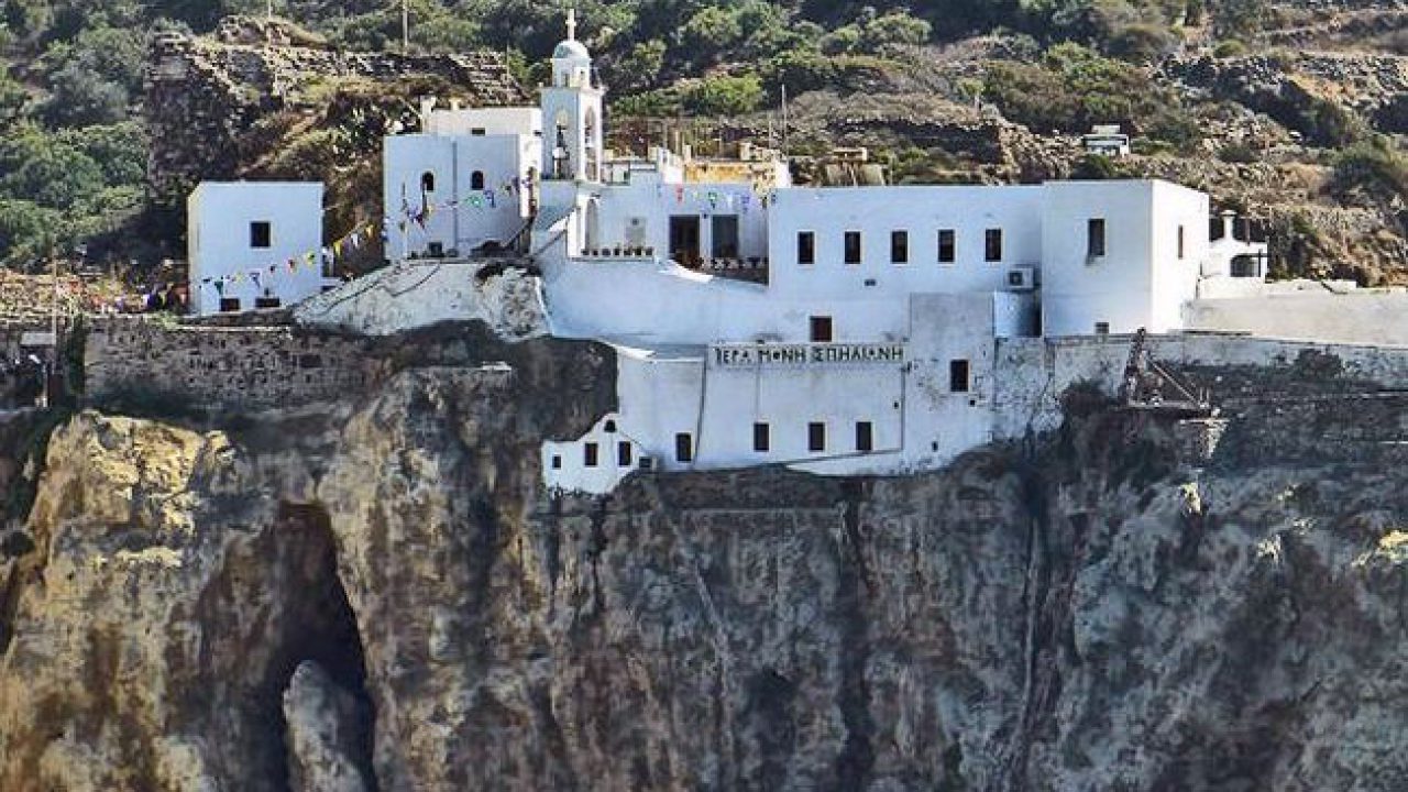 Παναγία Σπηλιανή: Το εκκλησάκι που δεσπόζει μέσα σε μια σπηλιά - ΒΗΜΑ  ΟΡΘΟΔΟΞΙΑΣ