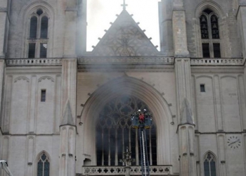 Γαλλία: Πυρκαγιά στον καθεδρικό ναό της Νάντης -Ευτυχώς τέθηκε υπό έλεγχο