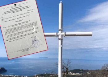ΔΙΩΞΕΙΣ ΧΡΙΣΤΙΑΝΩΝ! Αναβρασμός στην Χιμάρα για την τοποθέτηση μεγάλου σταυρού