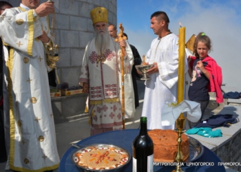 Κρίσιμες ώρες στο Μαυροβούνιο - "Να μην οικοδομήσουν το μέλλον αυτοί που κατεδαφίζουν εκκλησίες"