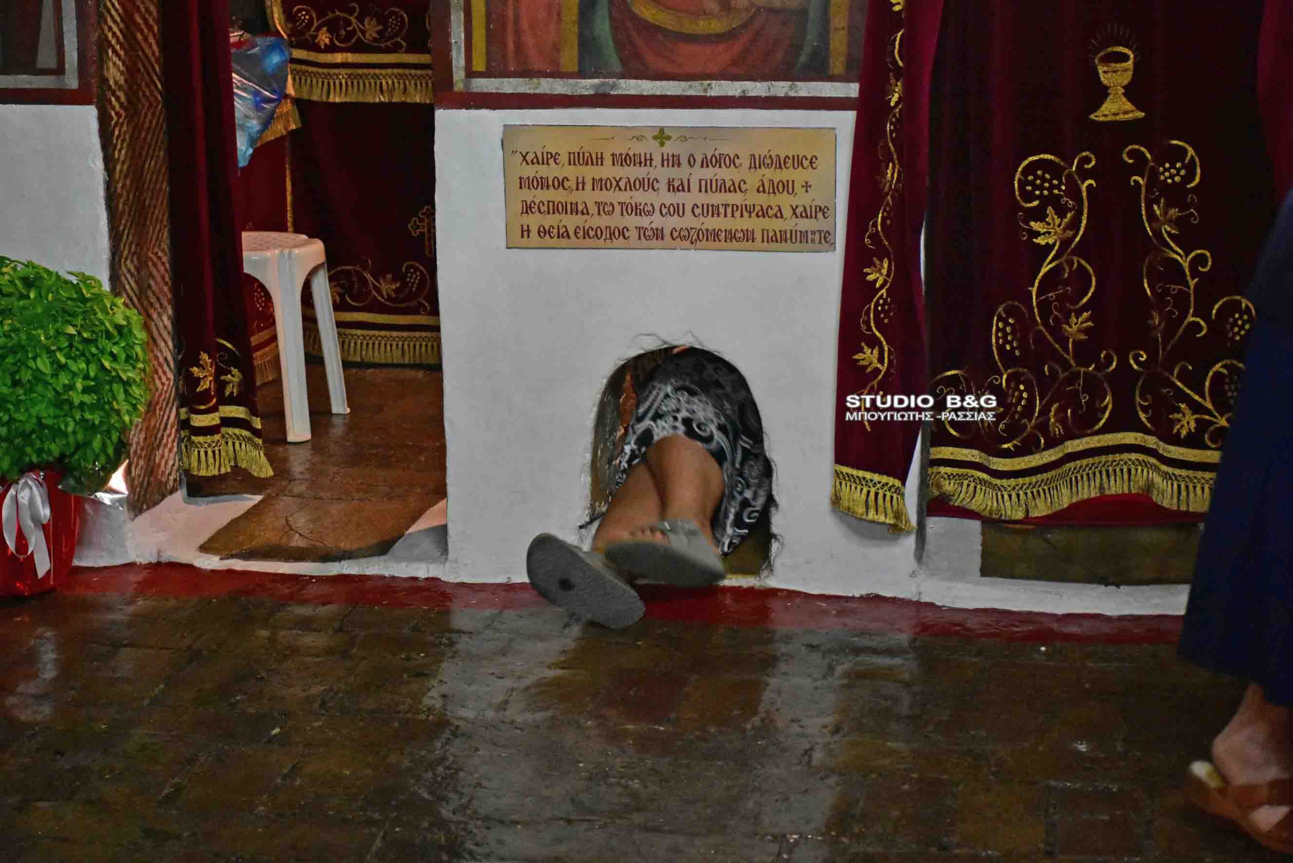 Ναύπλιο: Η Θαυματουργή οπή στην εκκλησία των Αγίων Αδριανού και Ναταλίας