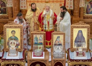 ''ΔΗΜΗΤΡΙΑ 2020'': Ο Επίσκοπος Ρωγών και ιερείς εισόδευσαν το Ιερό λείψανο του Αγίου Λουκά