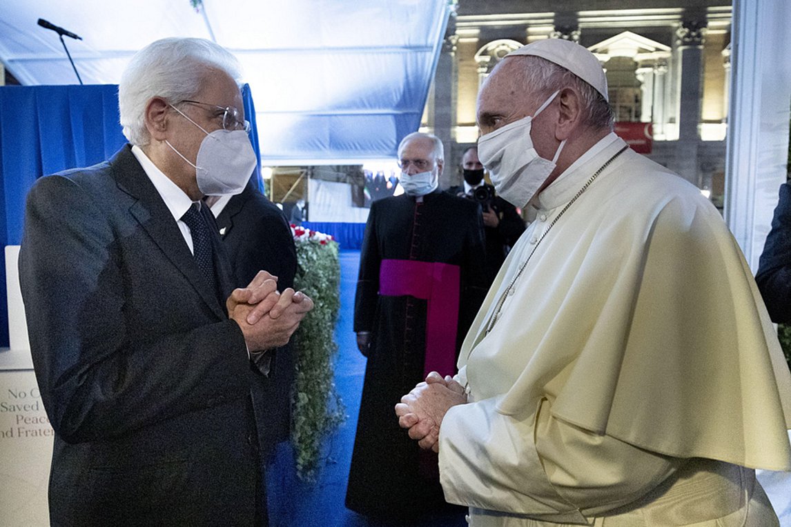Ιταλία-κορονοϊός: Ο 83χρονος Πάπας φόρεσε μάσκα για πρώτη φορά σε δημόσια εκδήλωση