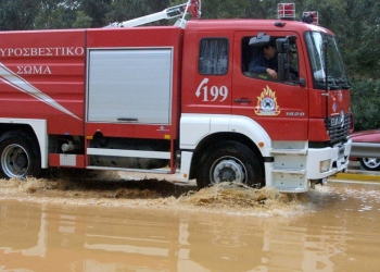 Τραγωδία στον Έβρο: Πνίγηκε πυροσβέστης - Πήγαινε να απεγκλωβίσει μαθητές από πλημμύρες