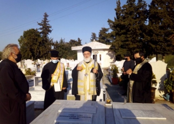 Τρισάγιο επί του τάφου σε κεκοιμημένους ιερείς από τον Αρκαλοχωρίου Ανδρέα