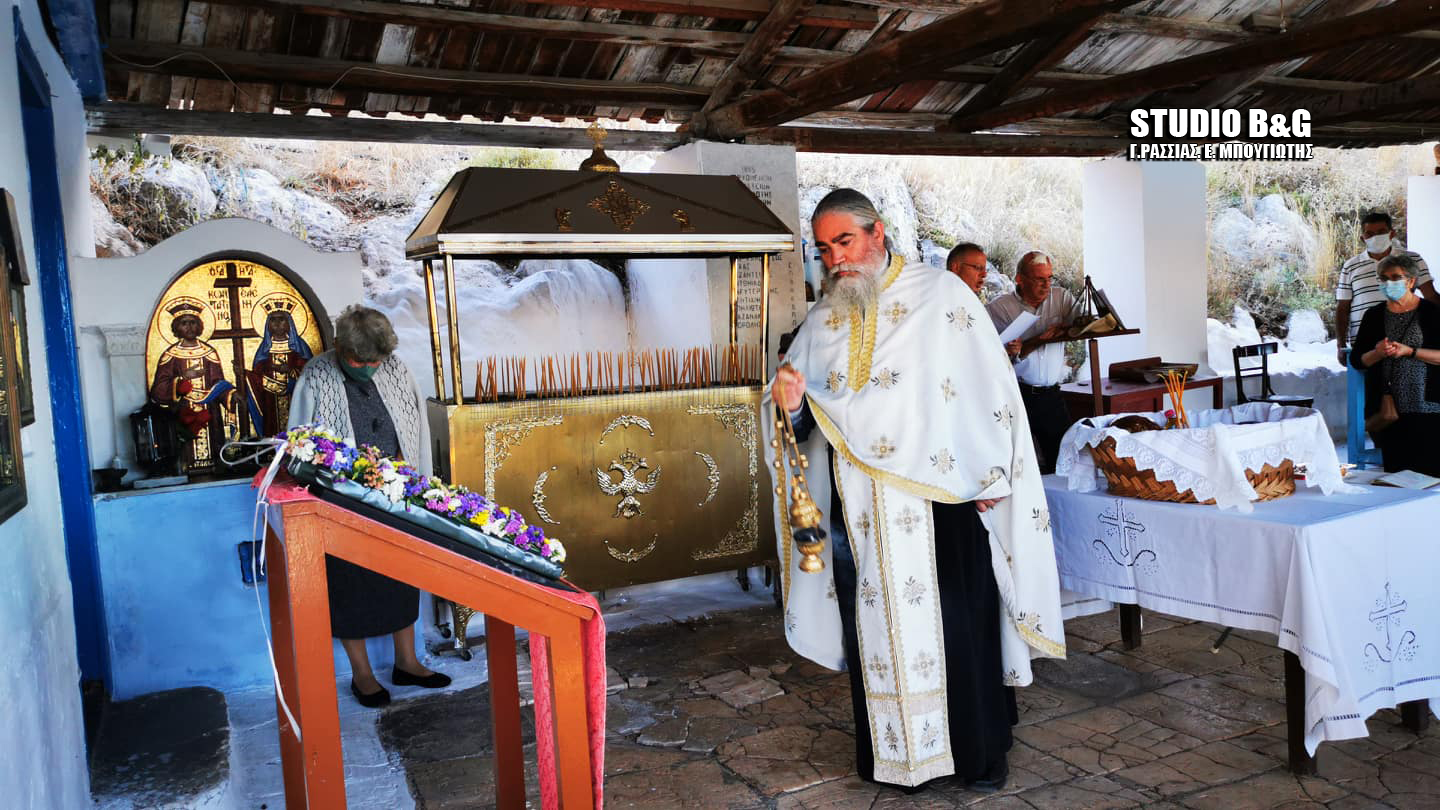 Ναύπλιο: Γιορτάζει το γραφικό εκκλησάκι στην παραλία της Καραθώνας