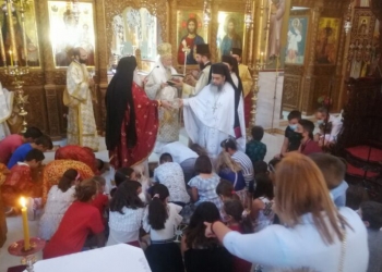 Καστοριά: Τίμησαν τον προστάτη των παιδιών – Παιδιά και γονείς έκλιναν γόνυ στον Άγιο Νικάνορα