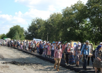 ΟΥΚΡΑΝΙΑ: 40 χιλιάδες πιστοί στη Λιτάνεια προς την Λαύρα του Ποτσάεφ