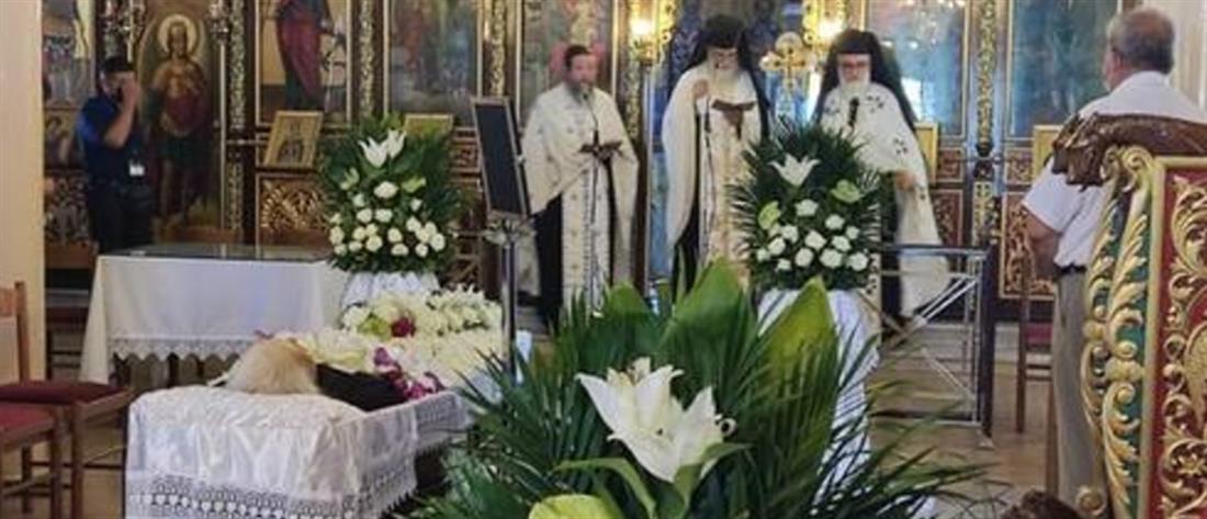 Τρεις ιερείς συλλειτούργησαν στην κηδεία της μητέρας τους