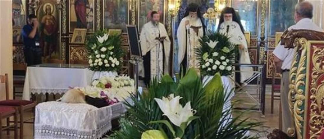 Τρεις ιερείς συλλειτούργησαν στην κηδεία της μητέρας τους