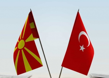 Τους «παραδώσαμε» το όνομα Μακεδονία και αυτοί υπογράφουν συμφωνίες με τους Τούρκους