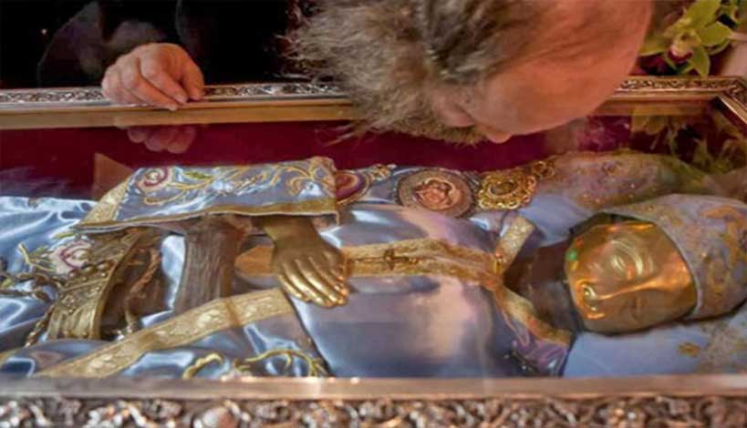 Άγιος Ιωάννης ο Ρώσος: Τι είπε στο Γέροντα Ιάκωβο Τσαλίκη – Το Θαύμα με την αλλαγή των αμφίων του