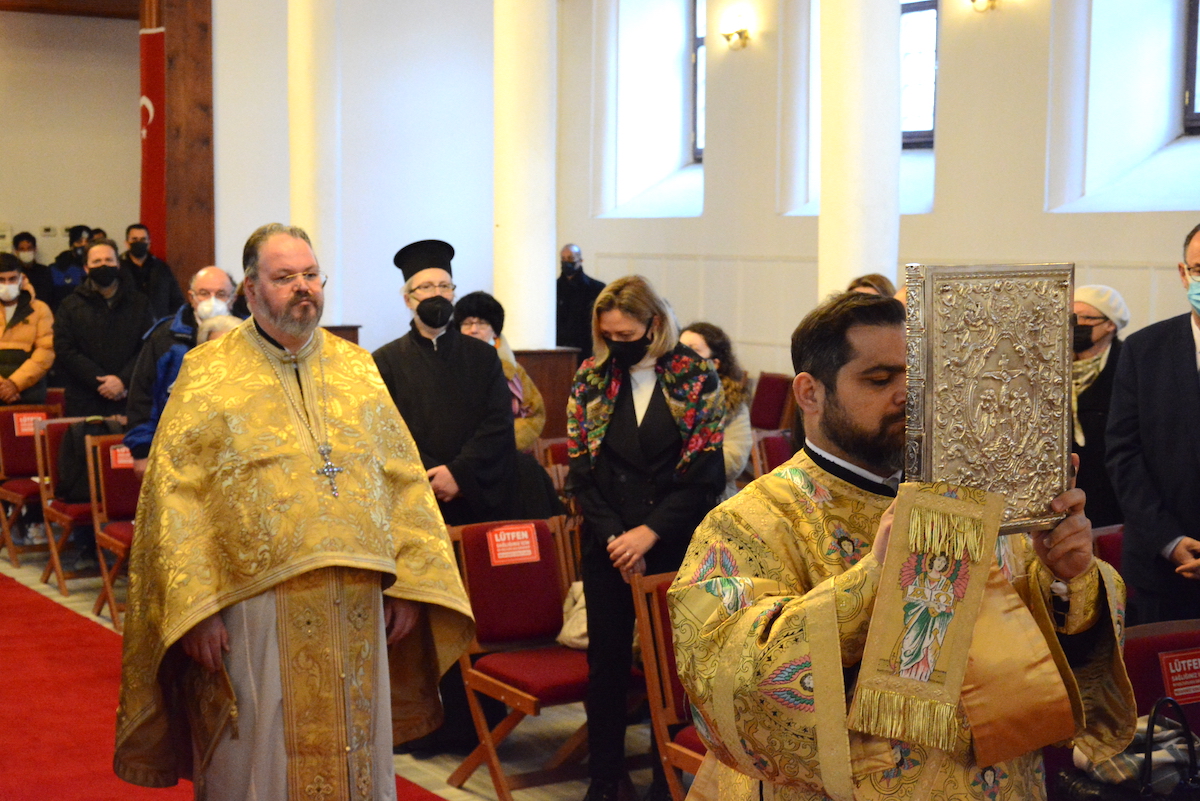 Συγκινητικές στιγμές στην Τρίγλια: Ο Οικουμενικός Πατριάρχης ψάλλει το “Τη Υπερμάχω” σε ερειπωμένο Ναό