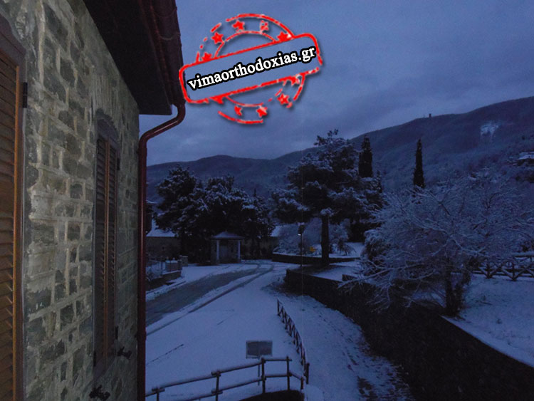 Χιονίζει από χτες το βράδυ στο Άγιο Όρος- Με αλυσίδες η συγκοινωνία (φωτορεπορτάζ)