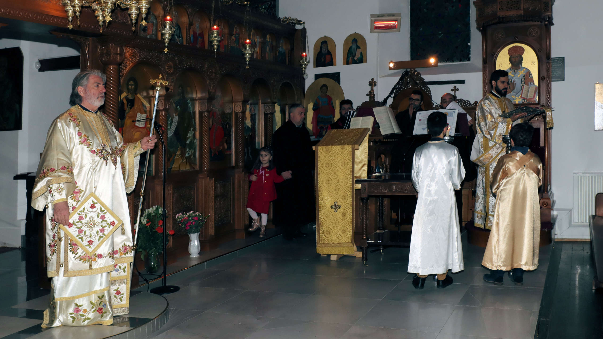 Ο Αρχιεπίσκοπος Θυατείρων στον Άγιο Χαράλαμπο Luton