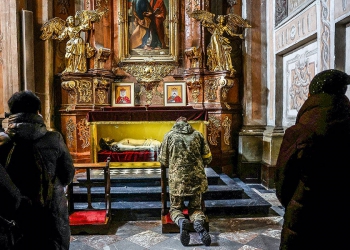 Πόλεμος στην Ουκρανία: Οι καταστροφές των ναών και η «εν Χριστώ αδελφών» σύγκρουση