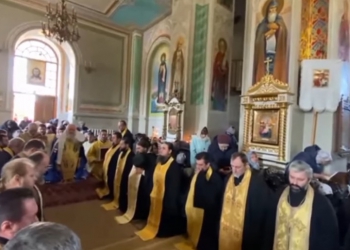 Οι Ουκρανοί προσεύχονται…