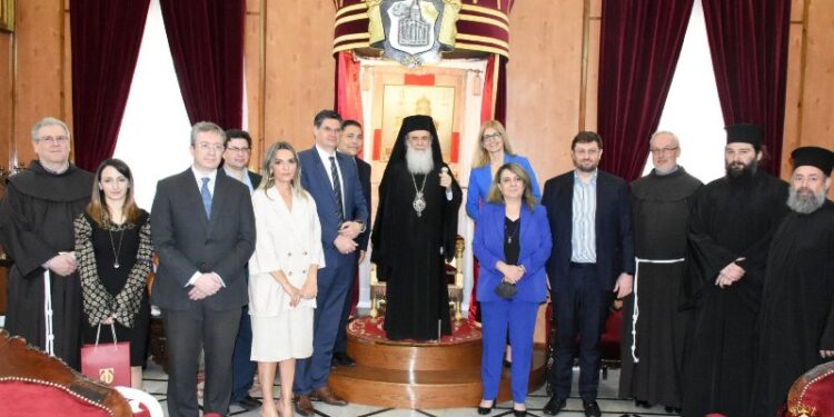 ΙΕΡΟΣΟΛΥΜΑ: Αντιπροσωπεία του ΣΥΡΙΖΑ στον Πατριάρχη Θεόφιλο - Τι συμβαίνει στους Αγίους Τόπους!