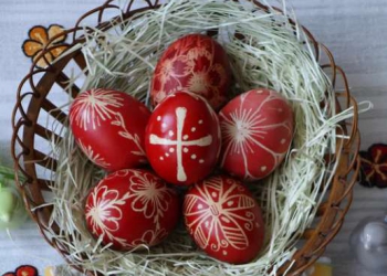 Μεγάλη Πέμπτη: Γιατί βάφουμε τα αυγά κόκκινα - Ο συμβολισμός