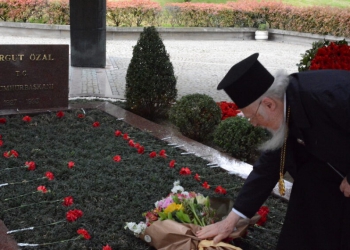 Ο Πατριάρχης Βαρθολομαίος στον τάφο του Προέδρου της Τουρκίας Turgut Özal